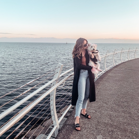 Meet your Posher, Jade - Picture 2 of 3